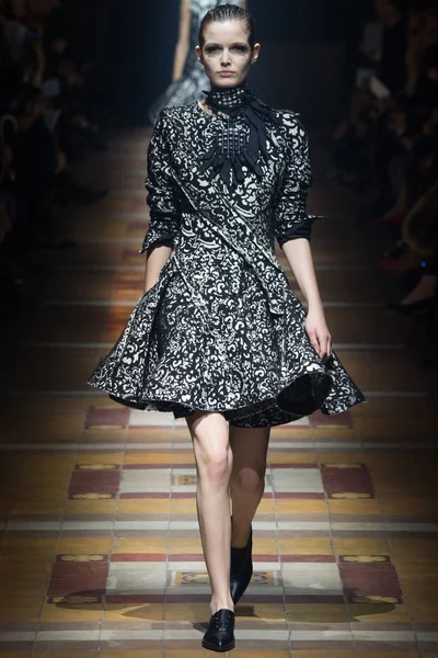 Look 37